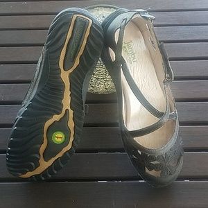 Jambu Black Earth memory foam sandals